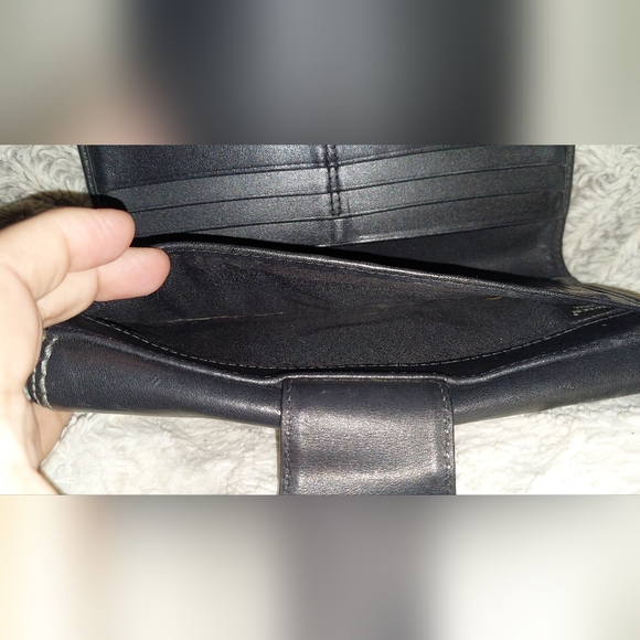 SOLD-Coach wallet with kiss lock closure Great condition and smoke free home. - Picture 5 of 11
